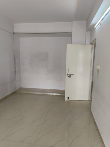  Shop For Rent in Gandhi Maidan