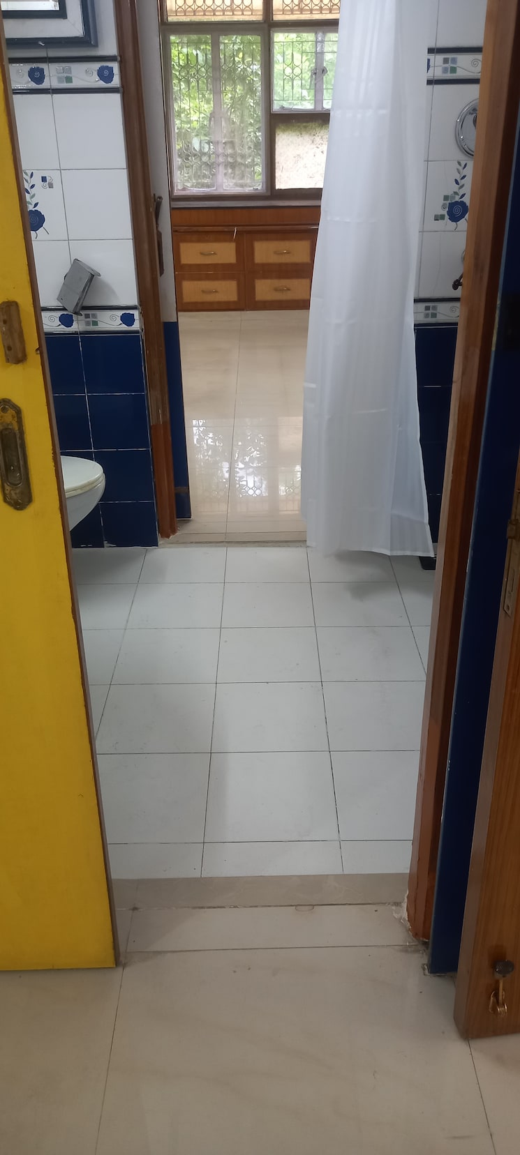 Attached Bathroom, ip extension 3 Bedroom 1400 Sq.Ft. Apartment In Ip Extension Delhi 9099664