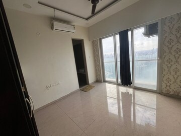 Room in 4 BHK Apartment at JP Decks, Goregaon East – for Sale