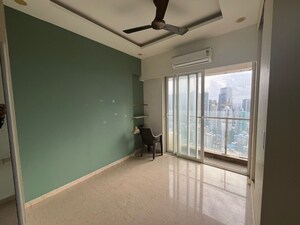 Room in 4 BHK Apartment at JP Decks, Goregaon East – for Sale