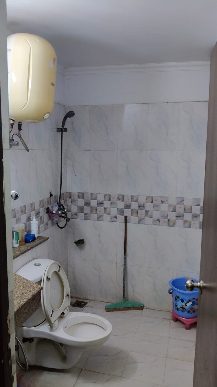 Master Bedroom, amrapali-pan-oasis 3 Bedroom 1600 Sq.Ft. Apartment In Sector 70 Noida 9099687