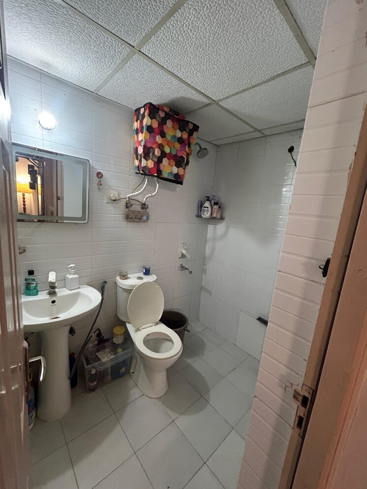 Bathroom, amrapali-silicon-city 2 Bedroom 1180 Sq.Ft. Apartment In Sector 76 Noida 9099680