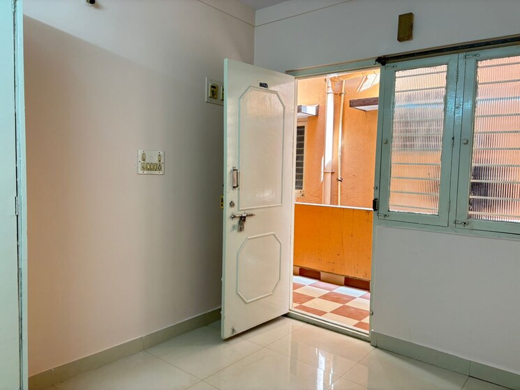 Room, bellandur 1 Bedroom 500 Sq.Ft. Independent House In Bellandur Bangalore 9099691