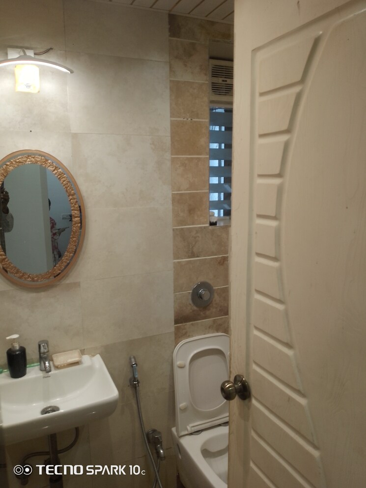 Bathroom, mohini-castle 2 Bedroom 642 Sq.Ft. Apartment In Khar West Mumbai 9099739