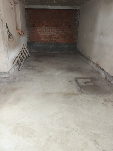 Room in  Warehouse at Ratu – for Rent