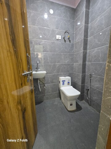Bathroom in 1 BHK Builder Floor at Palm Residency Chhatarpur, Chattarpur – for Rent