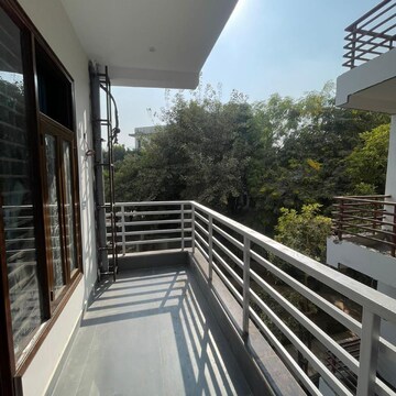 Balcony in 1 BHK Builder Floor at Ansal Sushant Lok I, Sector 43 – for Rent