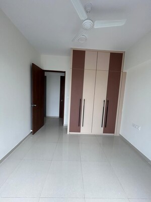 Room in 2 BHK Apartment at Kalpataru Immensa, Kolshet Road – for Sale