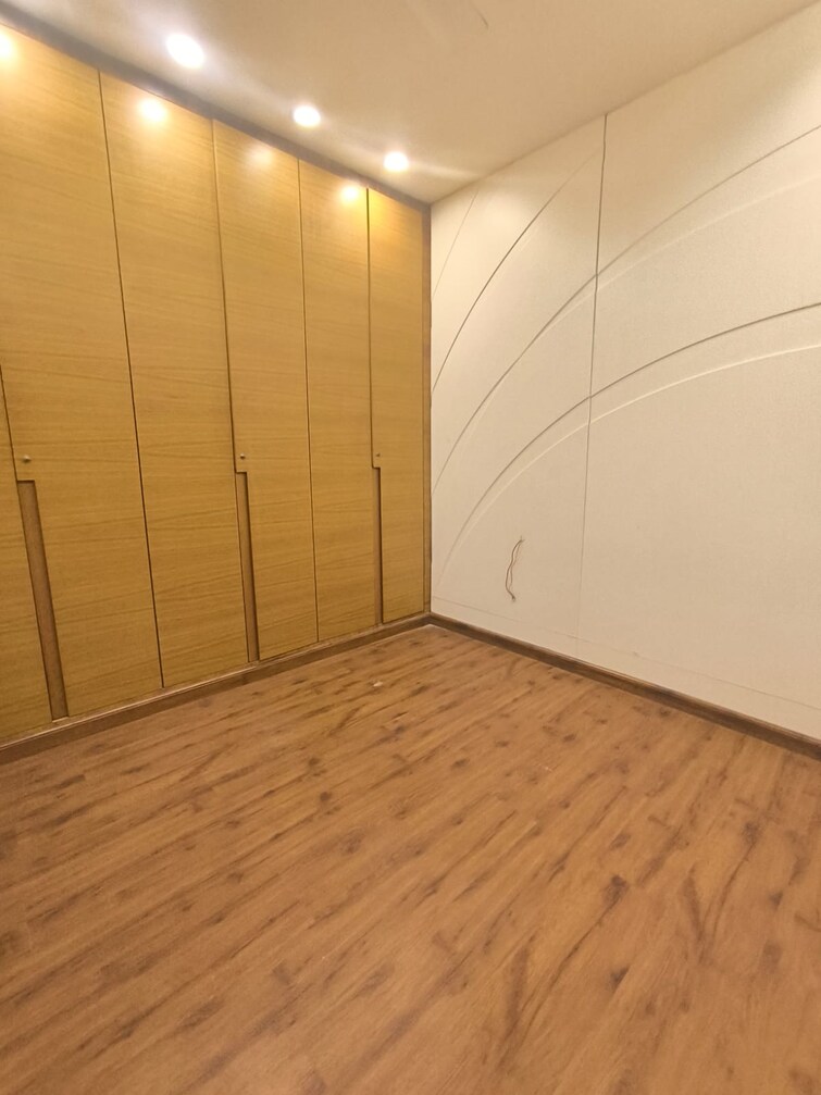 Room, prithviraj road 3 Bedroom 2000 Sq.Ft. Apartment In Prithviraj Road Delhi 9099787