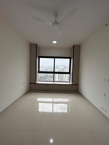 Room in 2 BHK Apartment at Kalpataru Immensa, Kolshet Road – for Sale