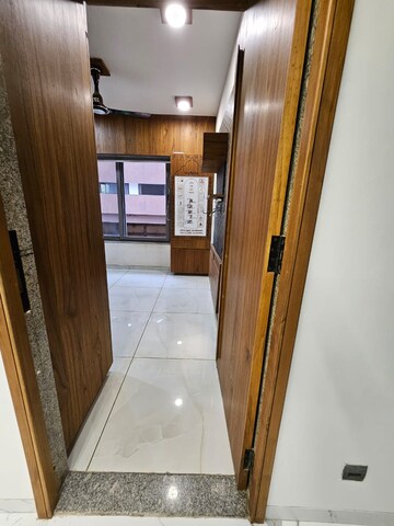 Room in 3 BHK Apartment at Vastrapur – for Rent