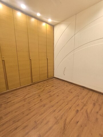Room in 3 BHK Apartment at Prithviraj Road – for Rent