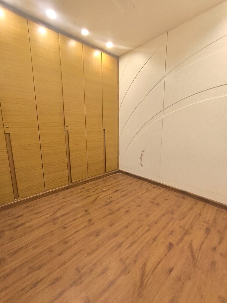 Room, prithviraj road 3 Bedroom 2000 Sq.Ft. Apartment In Prithviraj Road Delhi 9099820