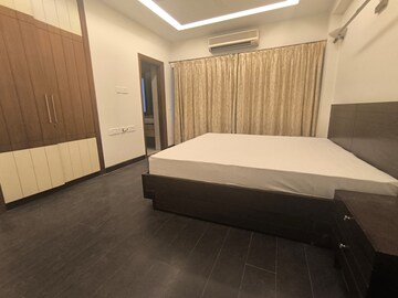 Bedroom in 3 BHK Apartment at Prithviraj Road – for Rent