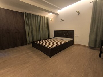 Bedroom in 3 BHK Apartment at Prithviraj Road – for Rent