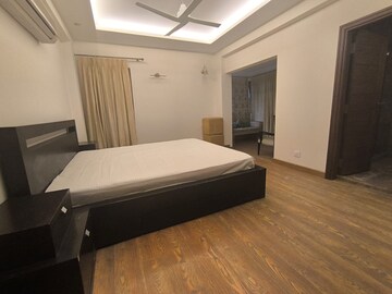 Bedroom in 3 BHK Apartment at Prithviraj Road – for Rent