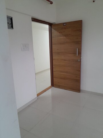 Room in 1 BHK Apartment at Borivali East – for Rent