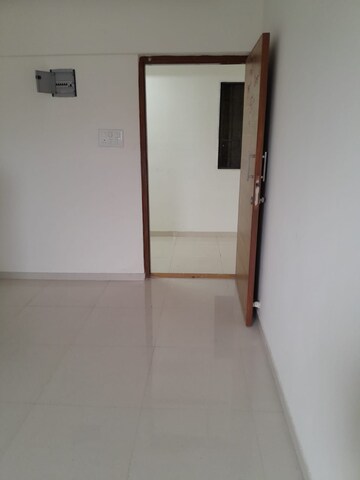 Room in 1 BHK Apartment at Borivali East – for Rent