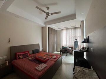 Bedroom in 3 BHK Builder Floor at Sushant Lok ii – for Rent