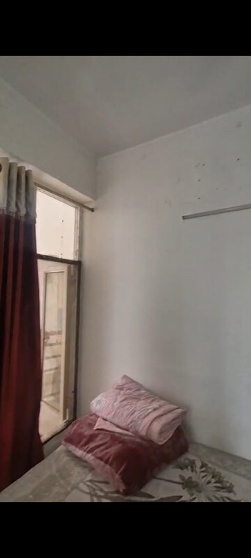 Room in 2 BHK Apartment at Gardenia Glory, Sector 46 – for Rent