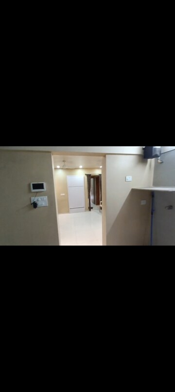 Room in 2 BHK Apartment at Dipti Aryavarta, Andheri East – for Rent