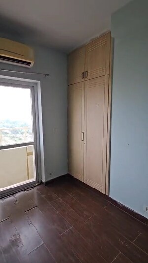 Room in 3 BHK Apartment at BPTP The Resort, Sector 75 – for Sale