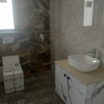 Bathroom in 1 BHK Builder Floor at Sector 9 – for Rent