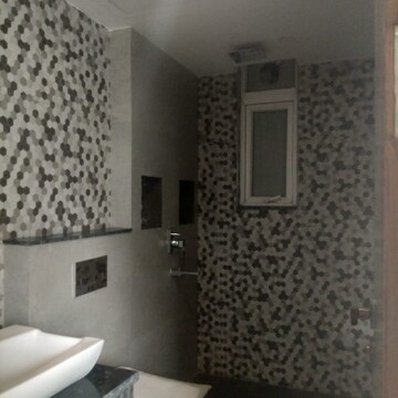Bathroom in 1 BHK Builder Floor at Sector 9 – for Rent