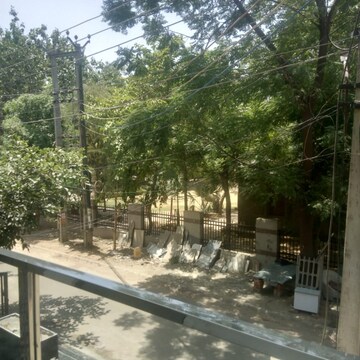 Swimming Pool in 1 BHK Builder Floor at Sector 9 – for Rent