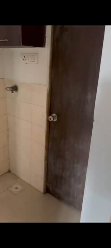 Furnished Amenities in 3 BHK Apartment at Lodha Paradise, Majiwada – for Sale