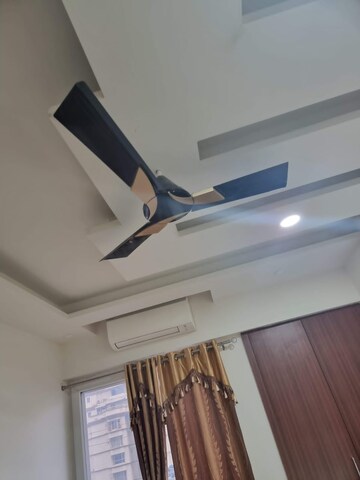 Furnished Amenities in 3 BHK Apartment at Saya Gold Avenue, Vaibhav Khand – for Rent