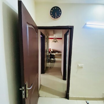 Furnished Amenities in 3 BHK Apartment at Amrapali Silicon City, Sector 76 – for Rent