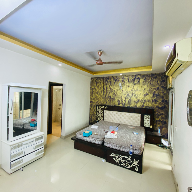 3 BHK + Servant Room Apartment For Rent in Amrapali Silicon City