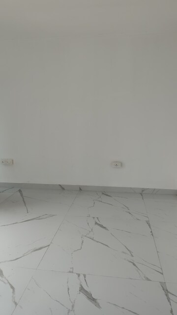 Room in 3 BHK Apartment at RNA NG Eclat, Andheri West – for Sale