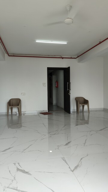 Room in 3 BHK Apartment at RNA NG Eclat, Andheri West – for Sale