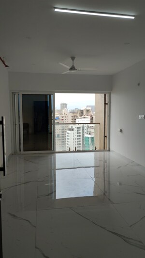 Room in 3 BHK Apartment at RNA NG Eclat, Andheri West – for Sale