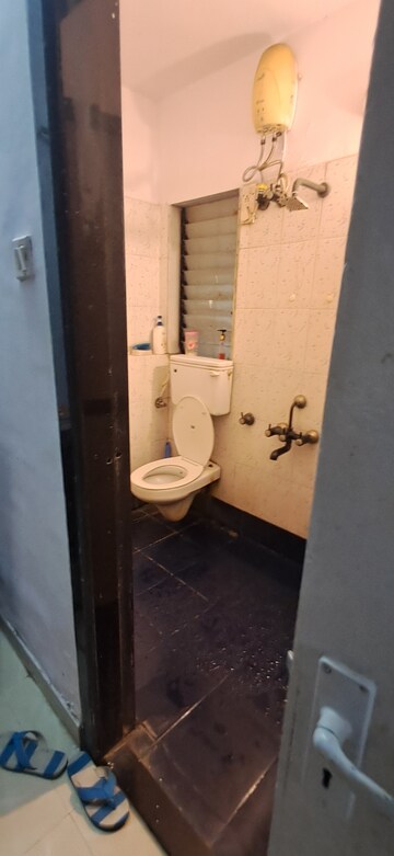 Furnished Amenities in 1 BHK Apartment at HDIL Dheeraj Jamuna, Malad West – for Rent