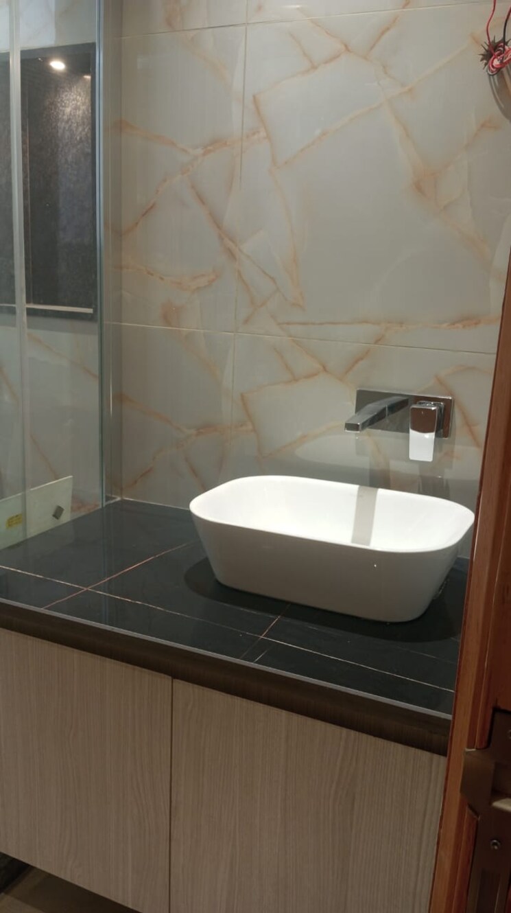 Bathroom, sector 41 3 Bedroom 200 Sq.Mt. Villa In Sector 41 Noida 9099884