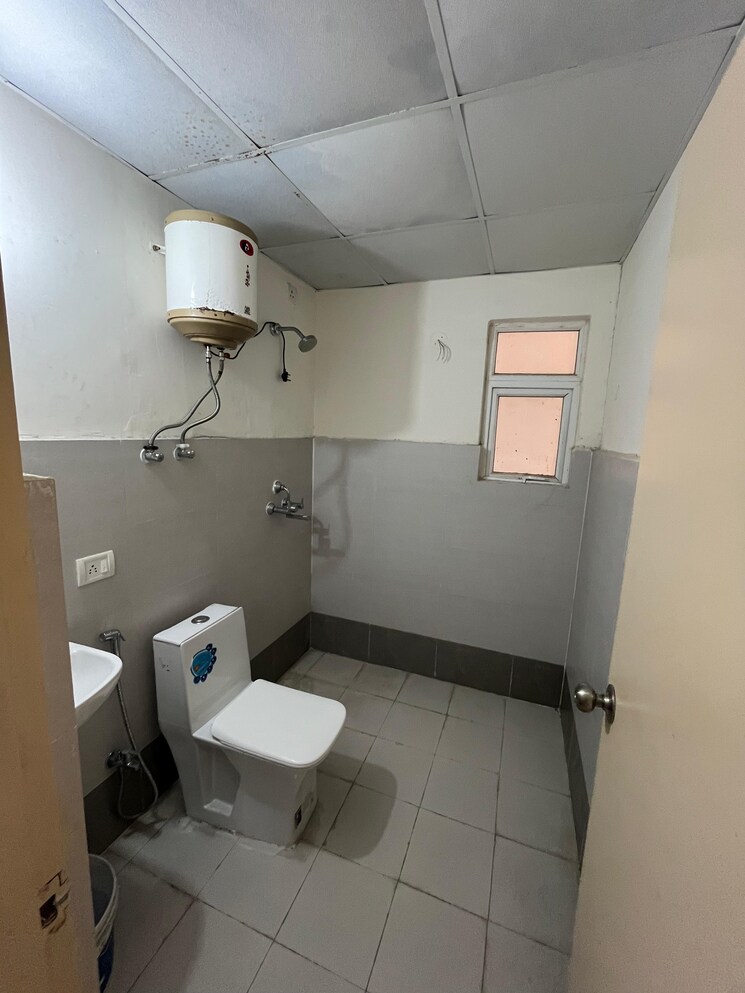 Bathroom, gls-arawali-homes-phase-2 2 Bedroom 567 Sq.Ft. Apartment In Sohna Sector 4 Gurgaon 9099920