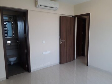 Room in 2 BHK Apartment at Lokhandwala Complex, Andheri West – for Rent