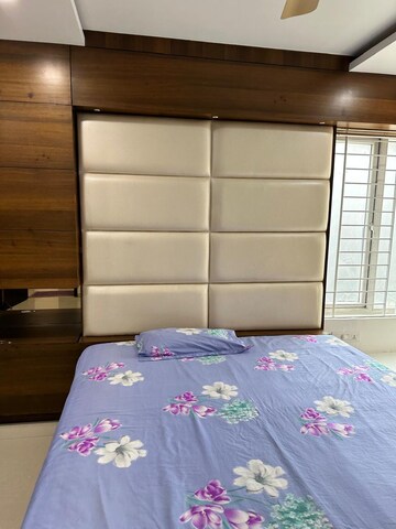 Room in 3 BHK Apartment at Kondapur – for Rent
