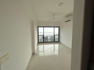 Room in 2 BHK Apartment at Kanakia Hollywood, Versova – for Rent