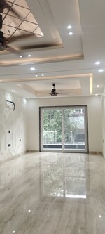 4 BHK + Pooja Room,Servant Room 2400 Sq.Ft. Builder Floor in Unitech South City II