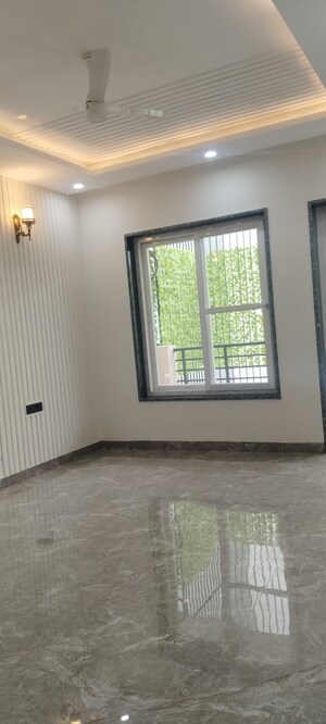 Room in 4 BHK Builder Floor at Unitech South City II, Sector 50 – for Sale