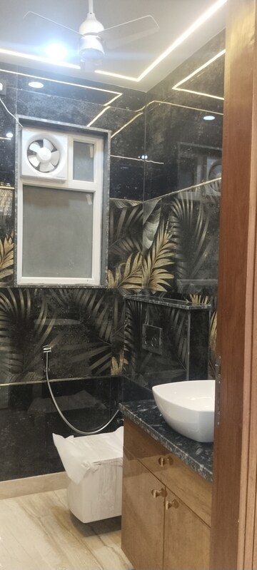 Bathroom in 4 BHK Builder Floor at Unitech South City II, Sector 50 – for Sale