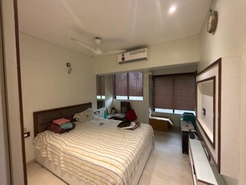Team Area in 2 BHK Apartment at Versova Heaven CHS, Andheri West – for Rent