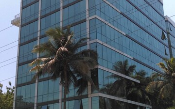 Showroom For Rent in Bandra West