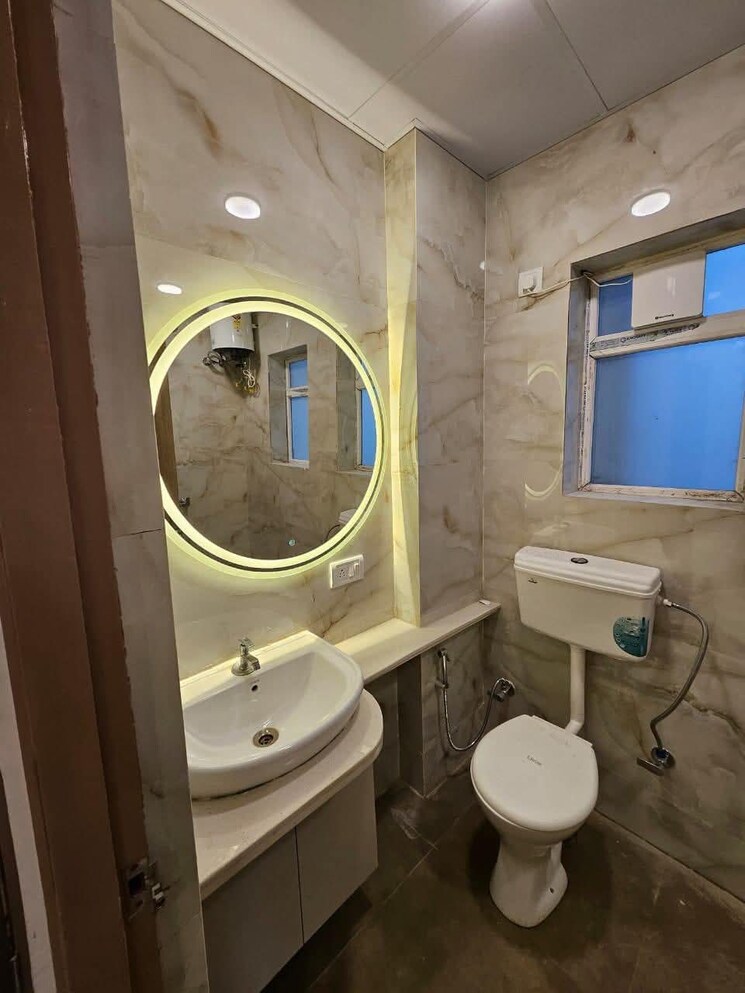 Bathroom, freedom fighters enclave 2 Bedroom 900 Sq.Ft. Builder Floor In Freedom Fighters Enclave Delhi 9099966