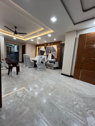 Parking in 2 BHK Builder Floor at Saket – for Rent