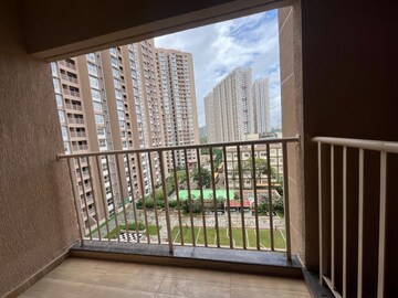 Room in 2 BHK Apartment at Godrej Green Vistas, Mahalunge – for Rent